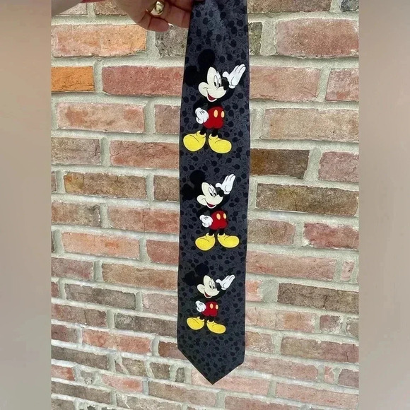 Disney Mickey Unlimited Cervantes Mickey Mouse Silk - Picture 1 of 5